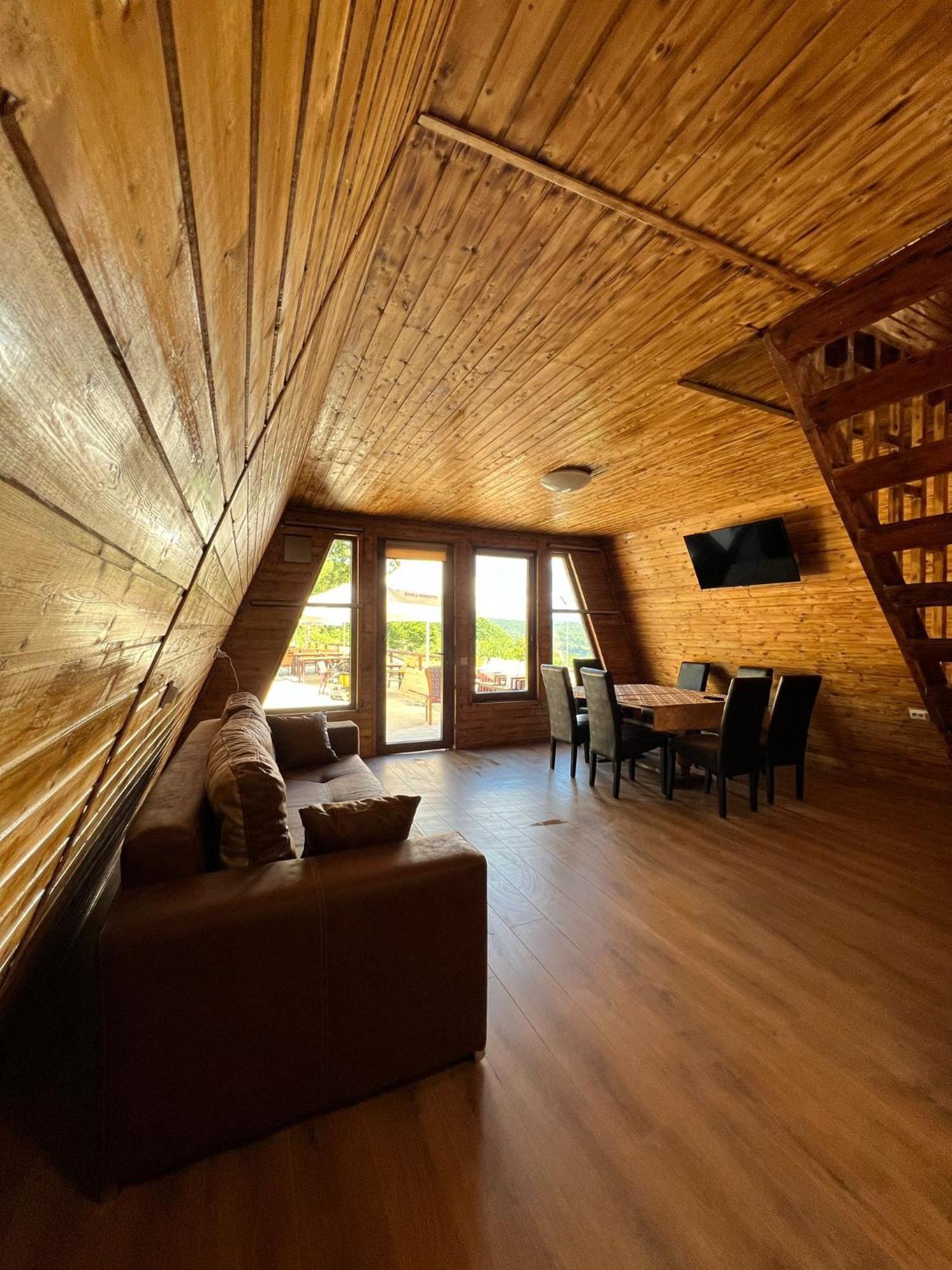 Hotel Popas Momaia Curtea de Argeş Esterno foto