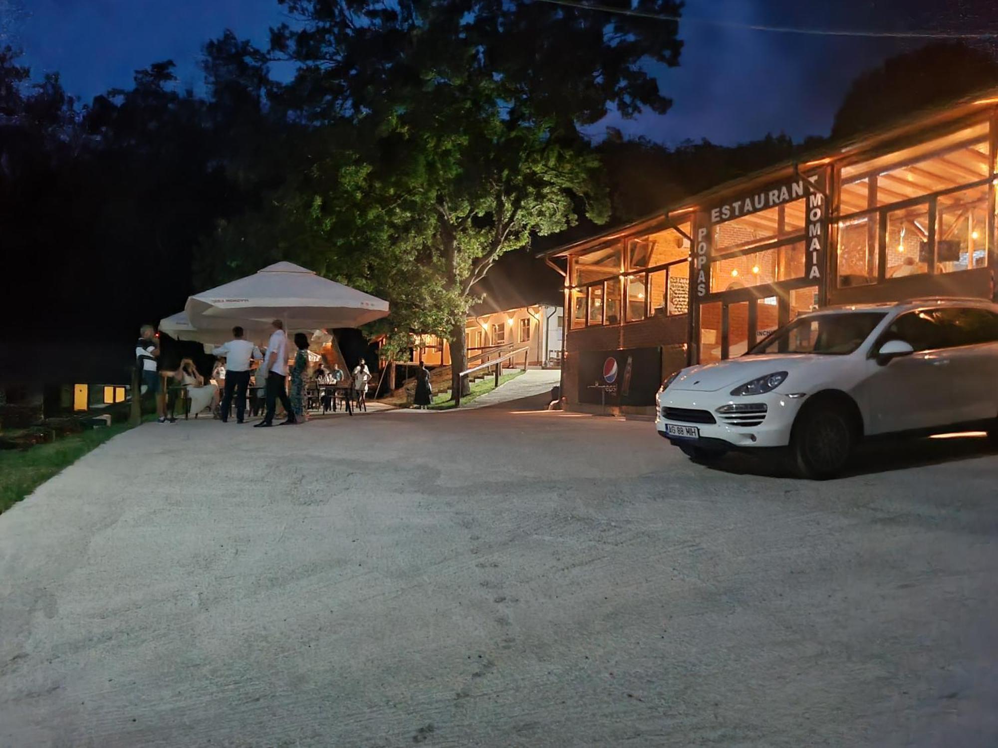 Hotel Popas Momaia Curtea de Argeş Esterno foto